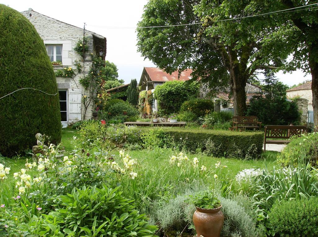 A L'Antan - La Ferme D'Octave Bed & Breakfast Saint-Hilaire-de-Villefranche Exterior photo